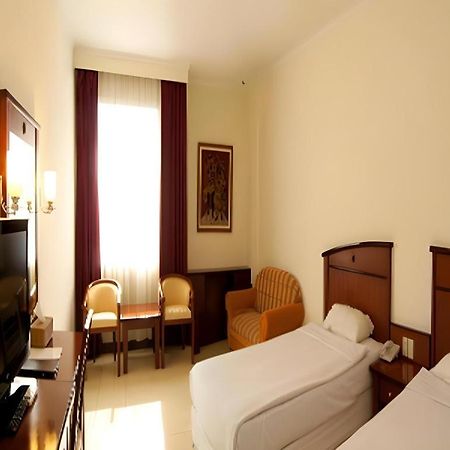 Karlita Hotel Tegal Exterior photo