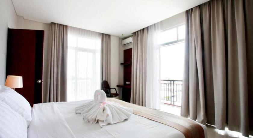 Karlita Hotel Tegal Exterior photo