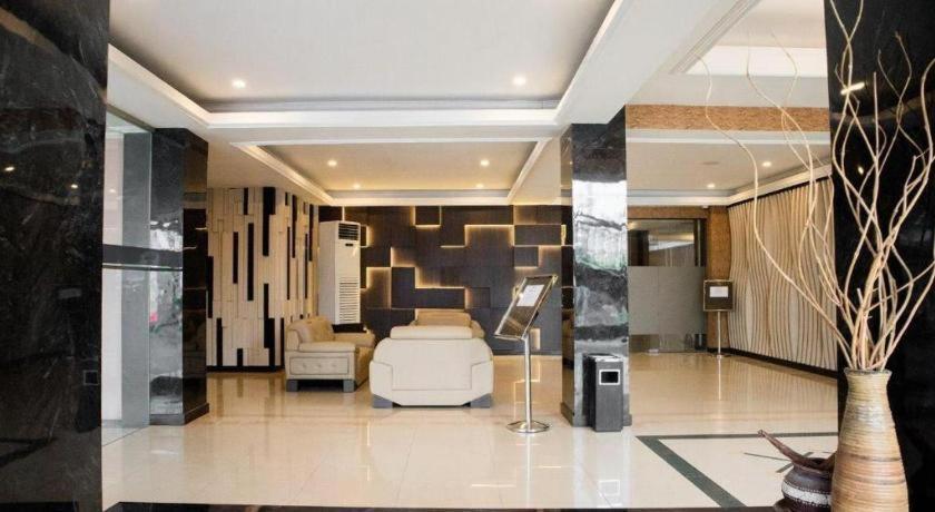 Karlita Hotel Tegal Exterior photo