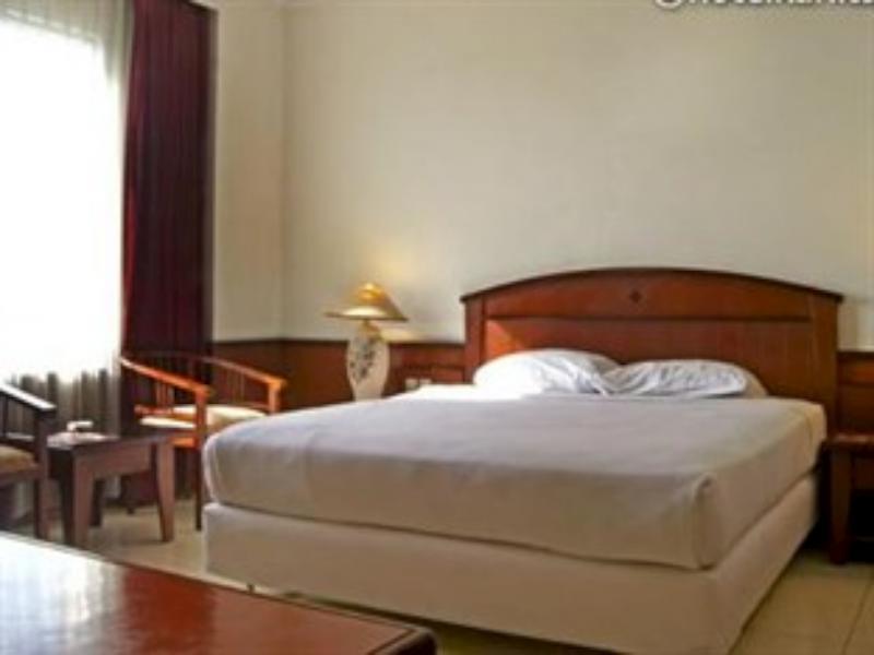 Karlita Hotel Tegal Exterior photo