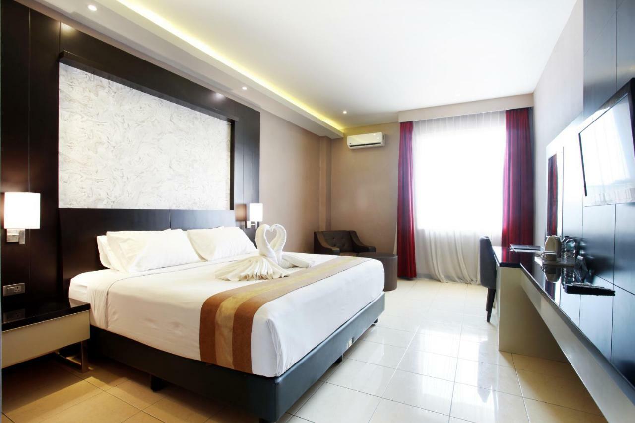 Karlita Hotel Tegal Exterior photo