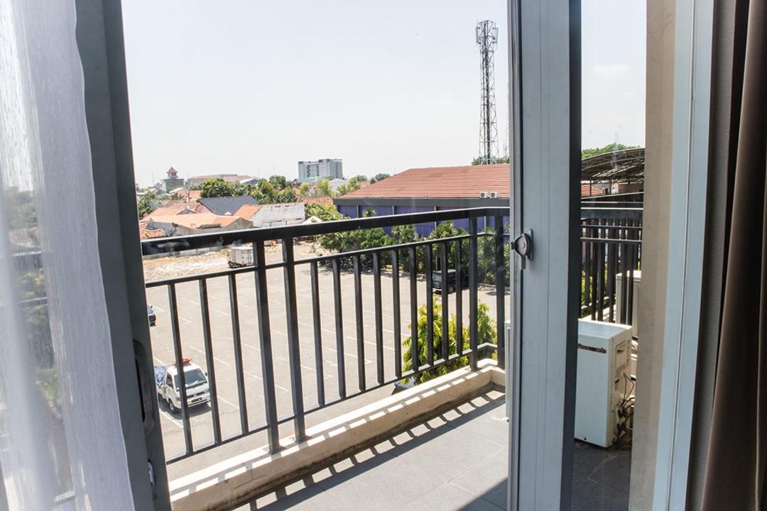 Karlita Hotel Tegal Exterior photo