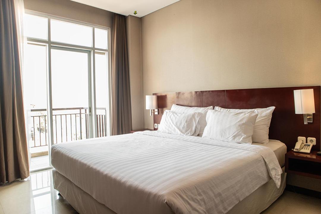 Karlita Hotel Tegal Exterior photo